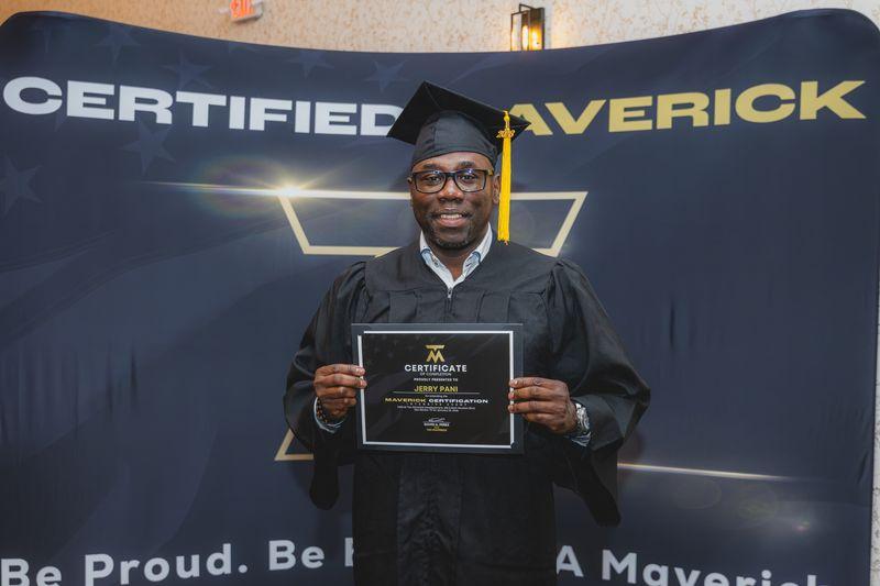 Advisor receiving Maverick certification